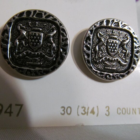 Vintage NEW Le Chic Buttons 3 Buttons on 1 Card ~ Silver Metal Crest Shield - Picture 4 of 8